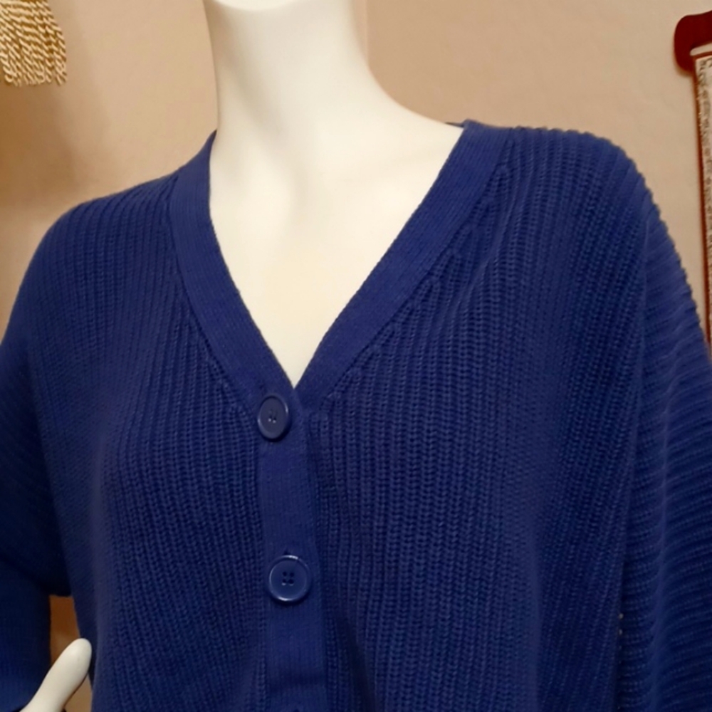 - - Woman's forever  21 sweatshirt